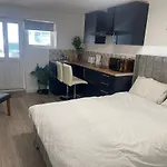 Brand New Studio Apartment With Beautiful Kitchen-Close To Liverpool City Centre