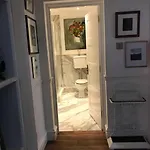 Lakeside View Arts And Craft Apartment
