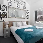 Teck House - Air Host & Stay - 5 Mins To Hospital