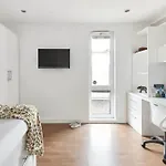 Zeni Ensuite, In Liverpool