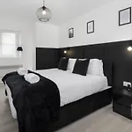 Orange Rentals- Apartment Close To Anfield- Sleeps 6 Guests- Free Parking!