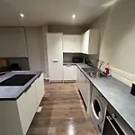Beautiful 1-Bed Apartment In Liverpool