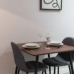 Contemporary 1 Bedroom Apartment In Liverpool