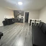 Ryan I Air I Bnb - 147-153 Mill Street - Free Parking