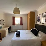 Spacious Room In Stunning Home