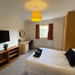 Spacious Room In Stunning Home