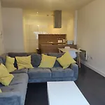 Canal Side Apartment By Serviced Living Liverpool