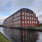 Canal Side Apartment By Serviced Living Liverpool