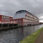 Canal Side Apartment By Serviced Living Liverpool