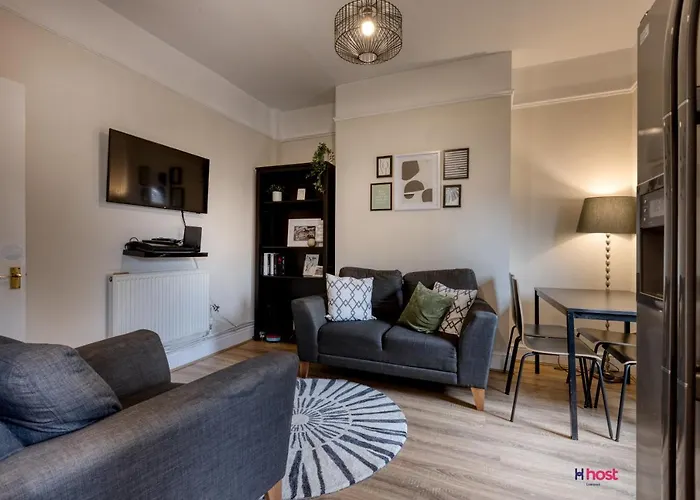 Host Liverpool - Artsy Stadium Suite, City Center & Garden
