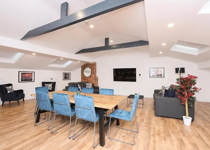 Concert Square Apartments By Happy Days