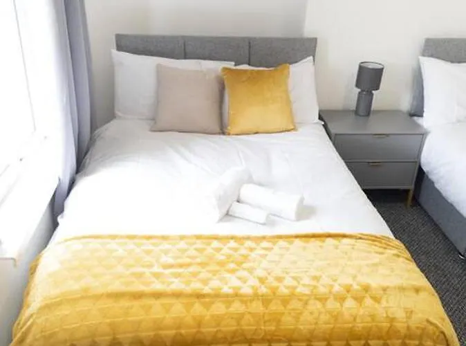 2 Bed Townhouse Close To Lfc Stadium