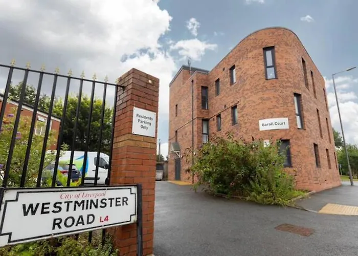 Orange Rentals- Apartment Close To Anfield- Sleeps 6 Guests- Free Parking!