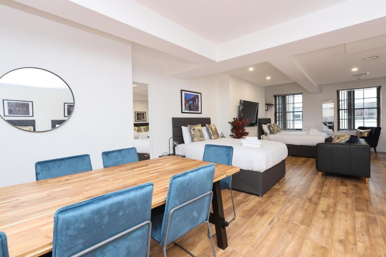 Apartment Concert Square By Happy Days