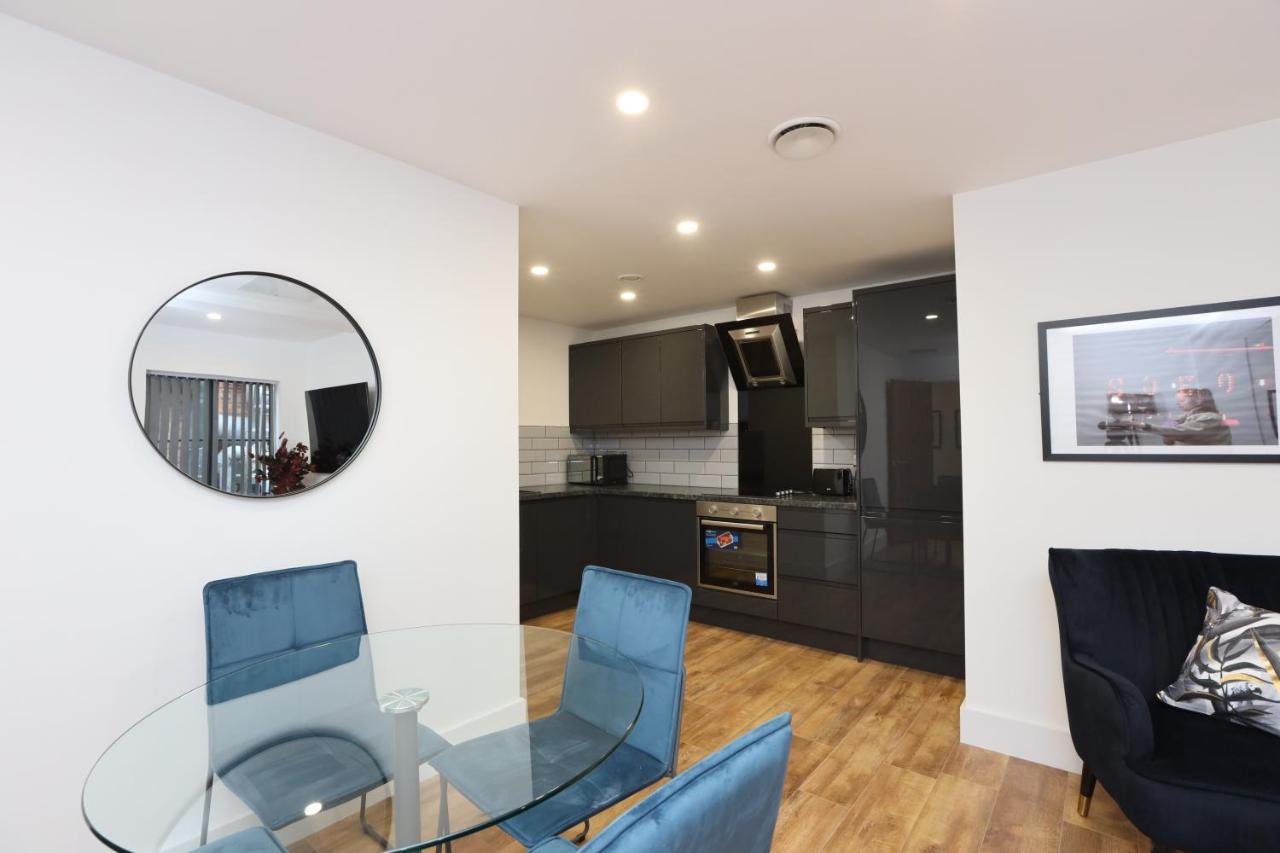 Apartment Concert Square By Happy Days