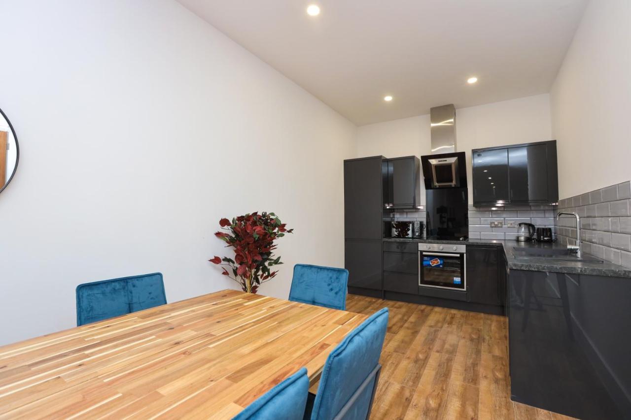 Concert Square By Happy Days Apartment