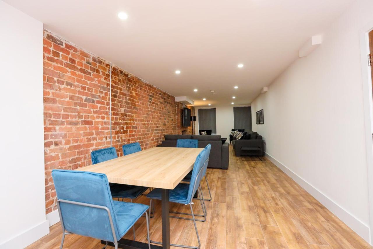 Concert Square By Happy Days Apartment *