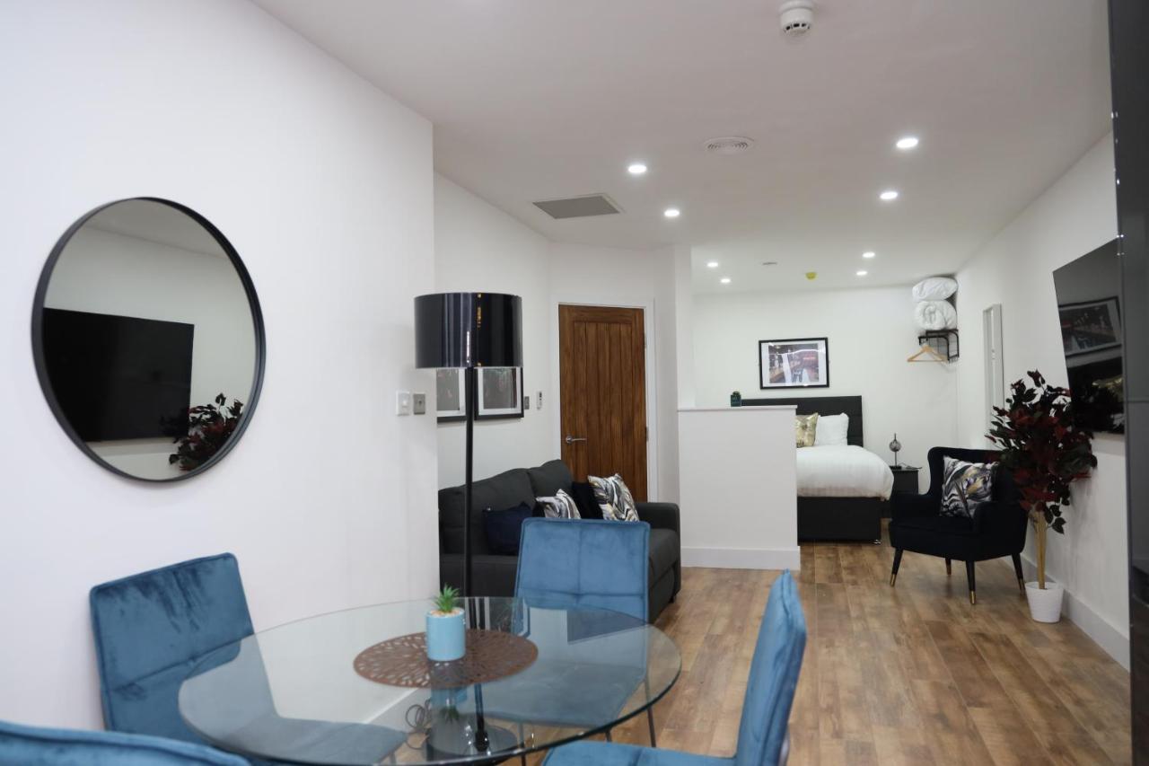 Apartment Concert Square By Happy Days *