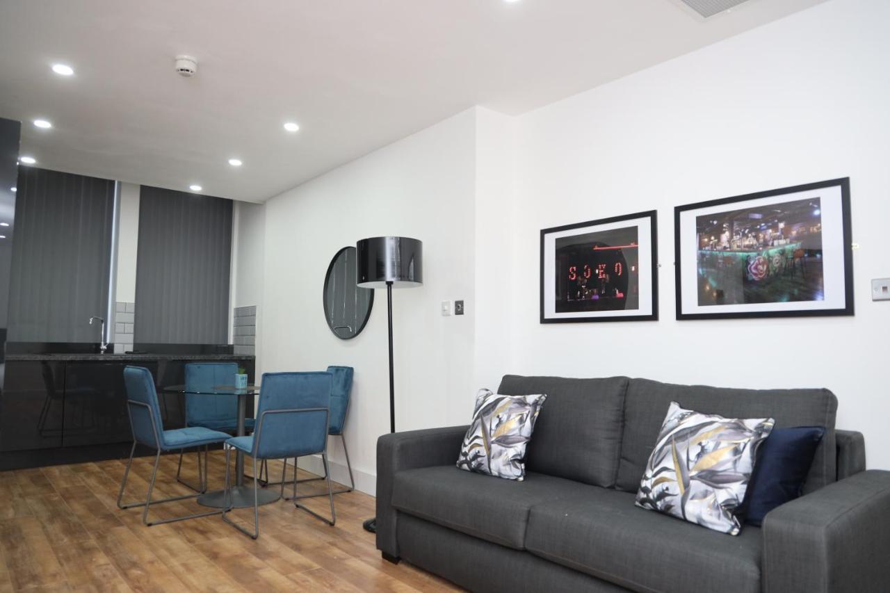 Apartment Concert Square By Happy Days