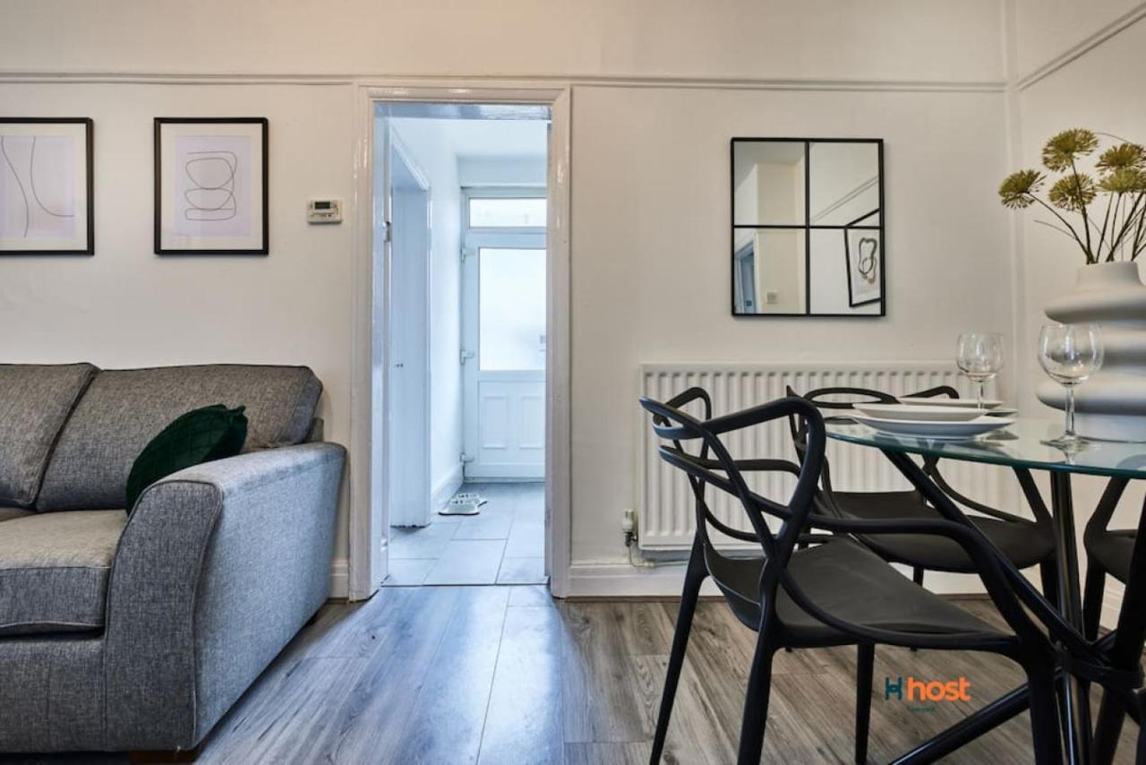 Host - Family Near Centre, Pets Ok & Free Parking * Liverpool
