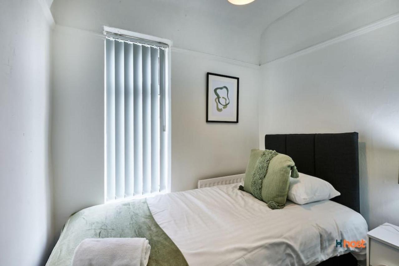 Holiday home Host - Family Near Centre, Pets Ok & Free Parking