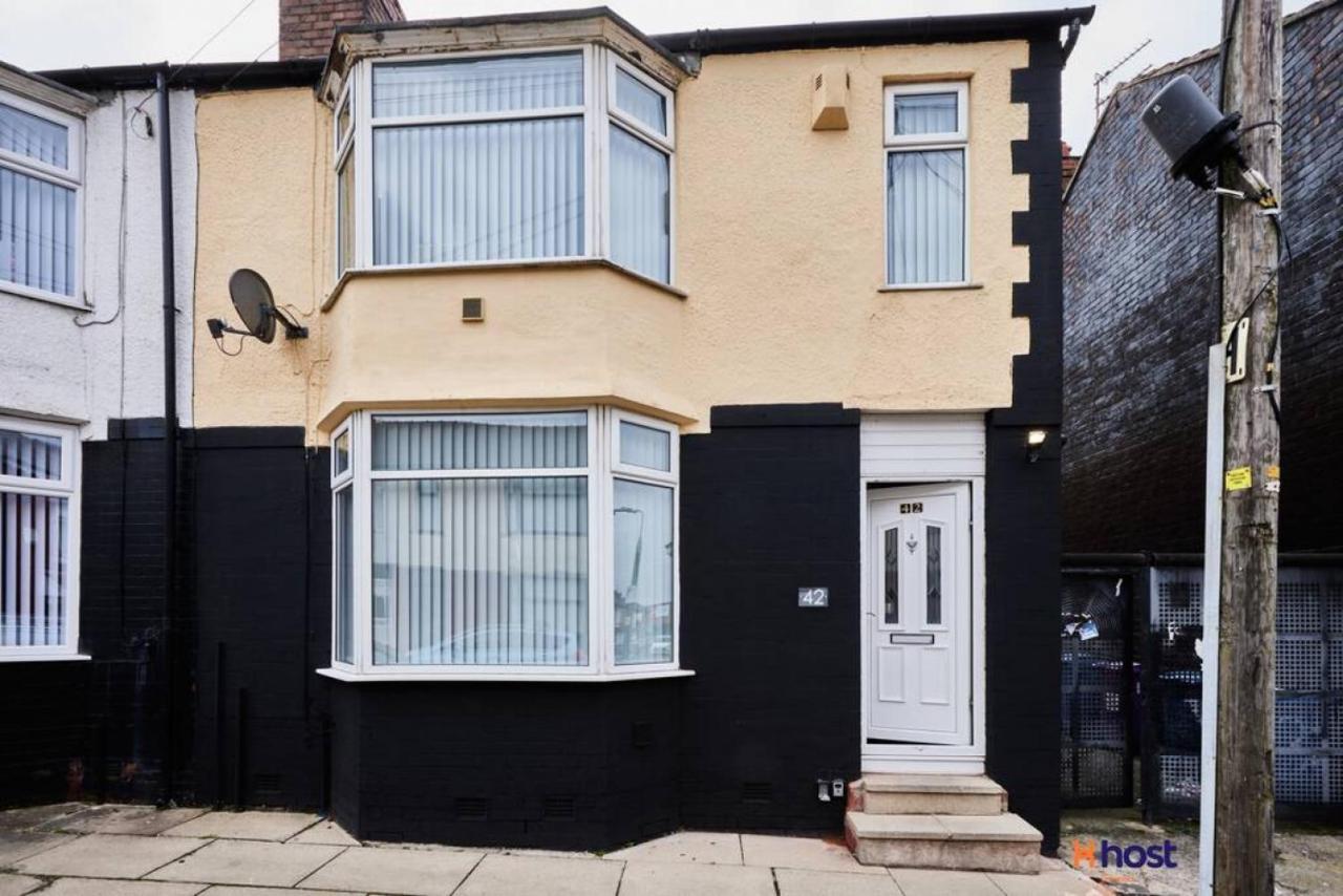 Host - Family Near Centre, Pets Ok & Free Parking Holiday home Liverpool
