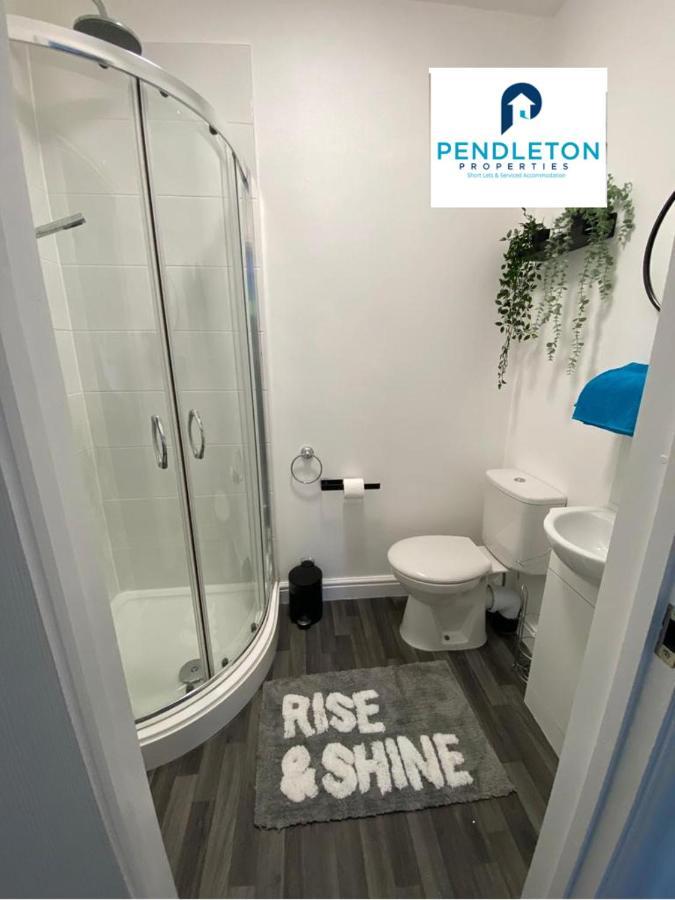 Holiday home 4 Bed House, Sleeps 7 Business & Leisure Stay's Liverpool