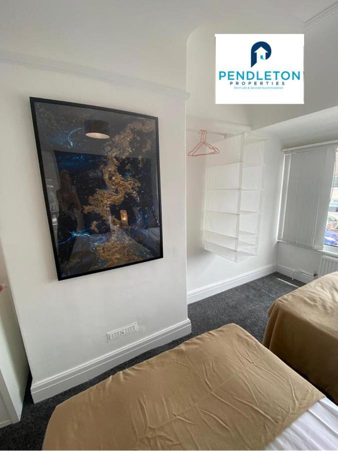 Holiday home 4 Bed House, Sleeps 7 Business & Leisure Stay's Liverpool
