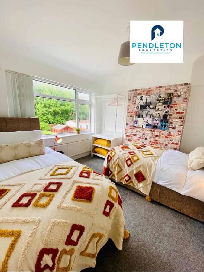 4 Bed House, Sleeps 7 Business & Leisure Stay's