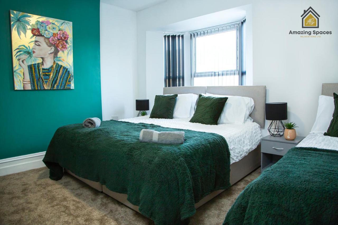 Spacious 3 Bed Centre House For Large Groups And Contractors With Free Wifi By Amazing Spaces Relocations Ltd *