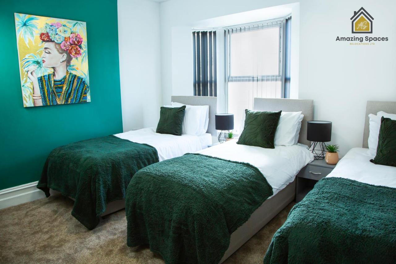 Spacious 3 Bed Centre House For Large Groups And Contractors With Free Wifi By Amazing Spaces Relocations Ltd *