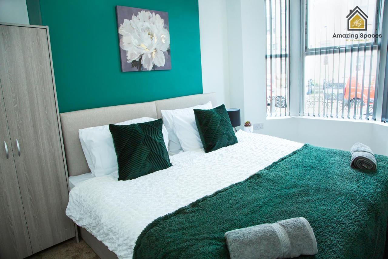 Spacious 3 Bed Centre House For Large Groups And Contractors With Free Wifi By Amazing Spaces Relocations Ltd Apartment