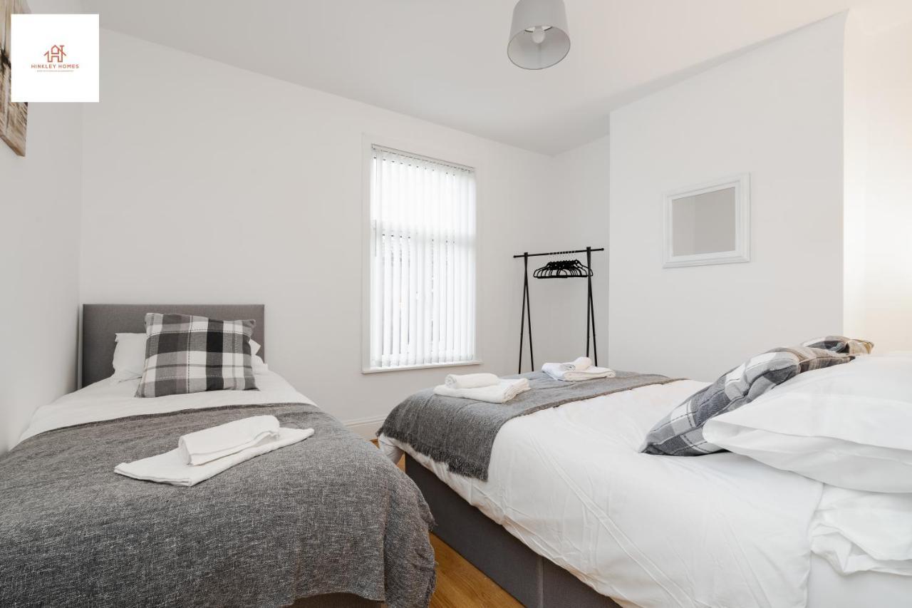 Hinkley Homes: Cozy 2-bedroom House Apartment Liverpool