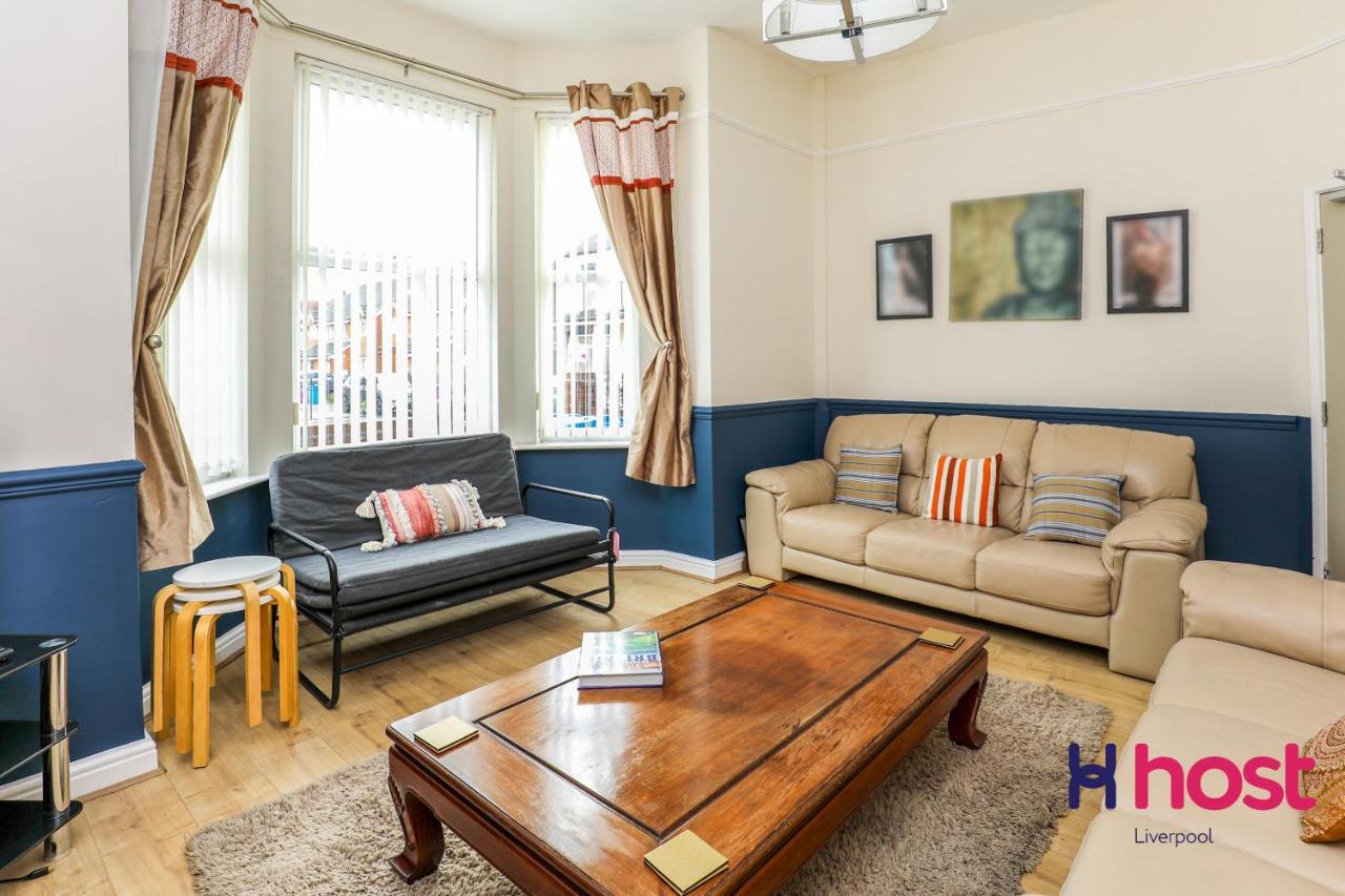 Carlton Villa: Gorgeous Detached With Parking