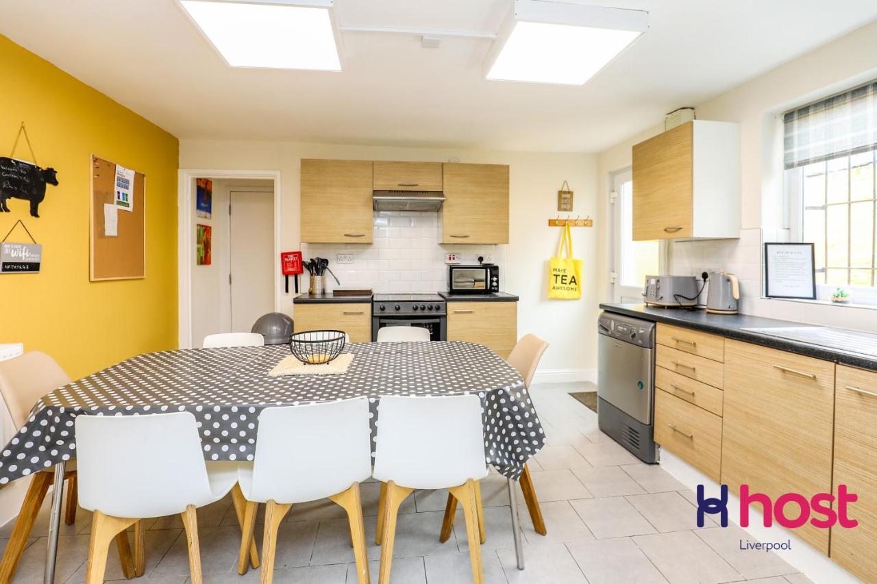 Carlton Villa: Gorgeous Detached With Parking * Liverpool