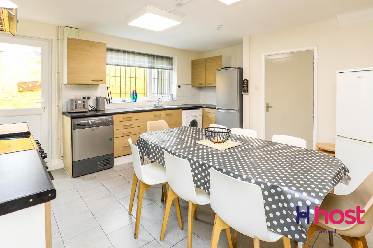 Carlton Villa: Gorgeous Detached With Parking Holiday home Liverpool