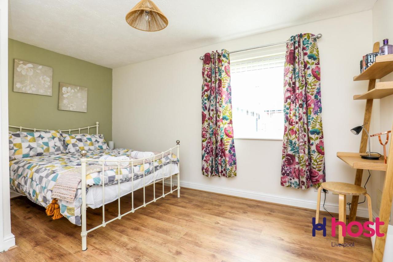 Holiday home Carlton Villa: Gorgeous Detached With Parking Liverpool