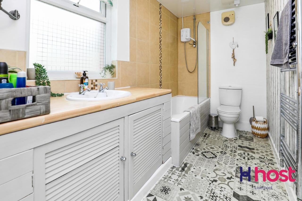 Holiday home Carlton Villa: Gorgeous Detached With Parking Liverpool