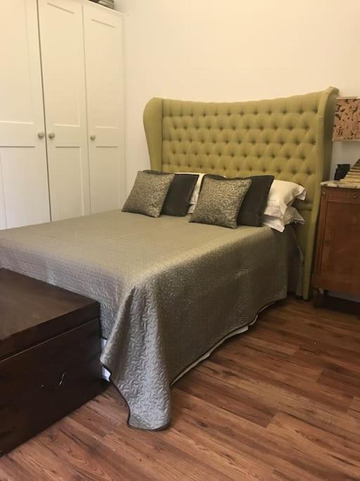 Lakeside View Arts And Craft Apartment