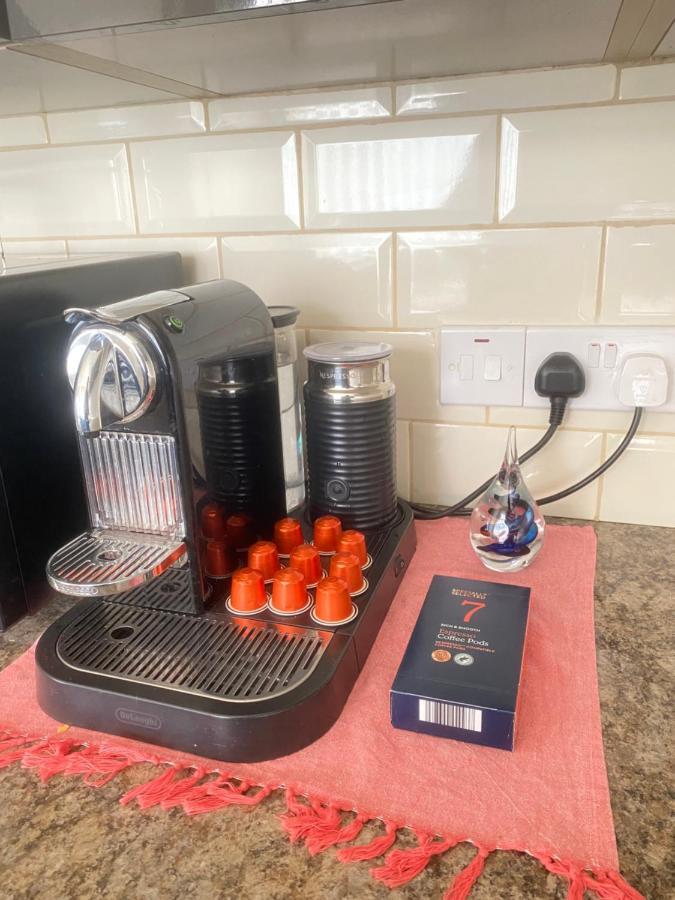 Homestay Entire 4 Bedroom House - Ev Point & Free Parking Liverpool