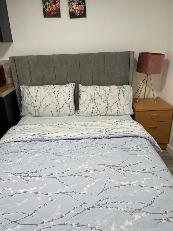 Apartment Brand New Studio With Beautiful Kitchen-close To City Centre