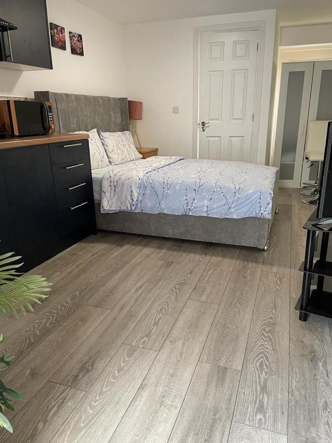 Apartment Brand New Studio With Beautiful Kitchen-close To City Centre *