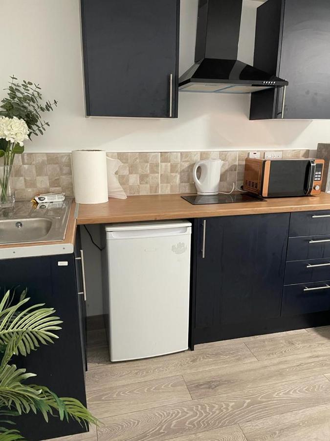 Apartment Brand New Studio With Beautiful Kitchen-close To City Centre *