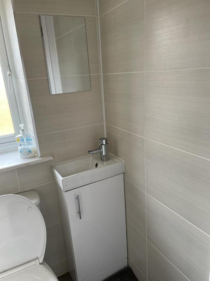 Brand New Studio With Beautiful Kitchen-close To City Centre Apartment