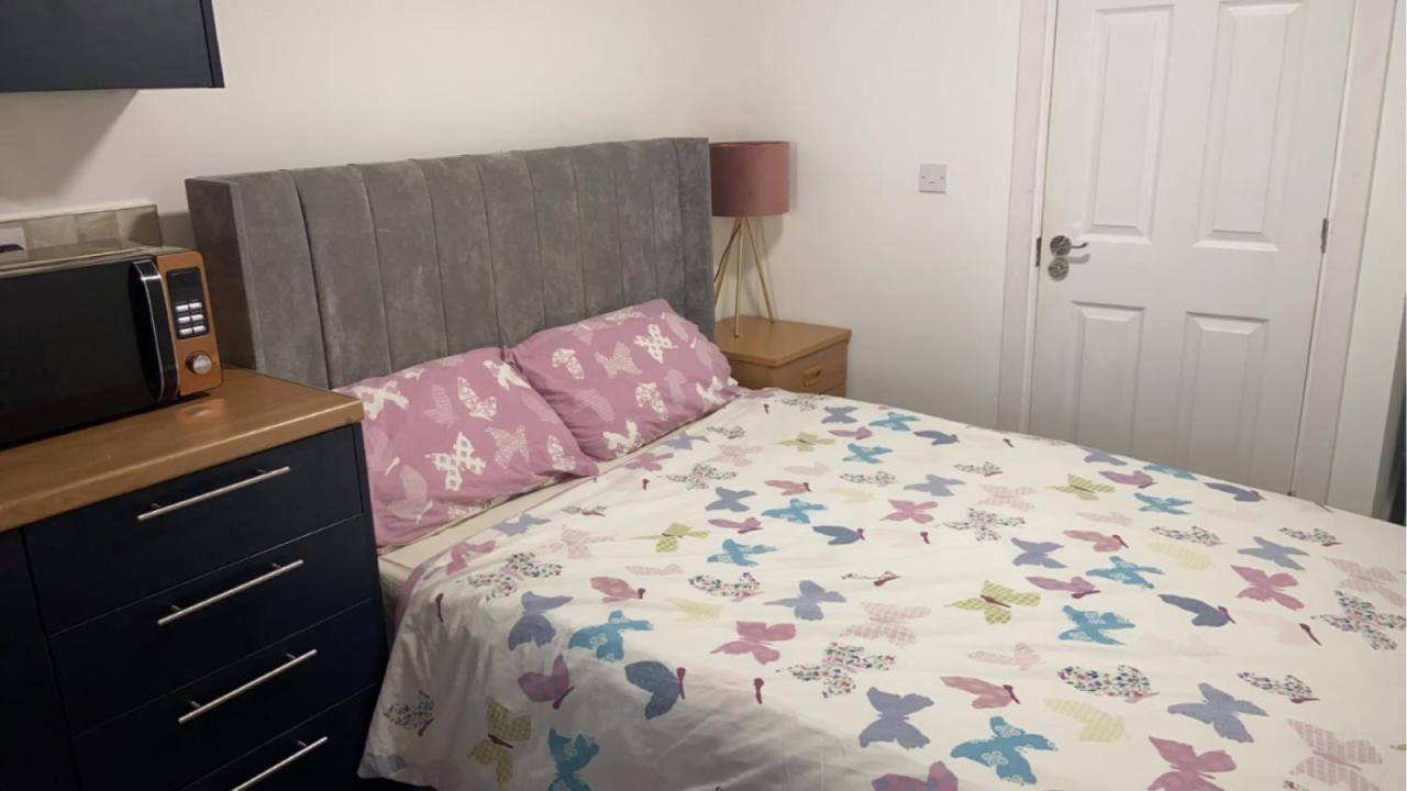 Brand New Studio With Beautiful Kitchen-close To City Centre Apartment