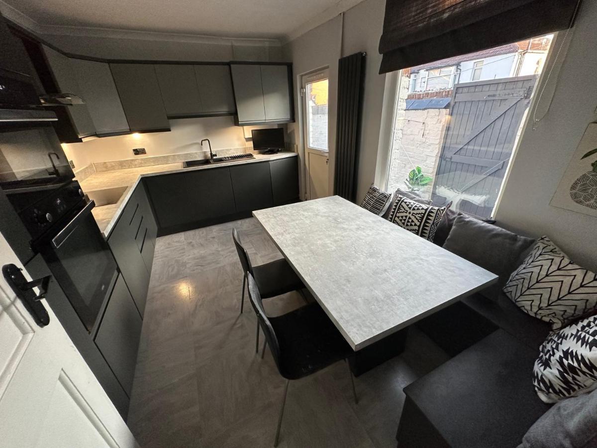 Holiday home 3 Bedroom House On Beatles Famous Road