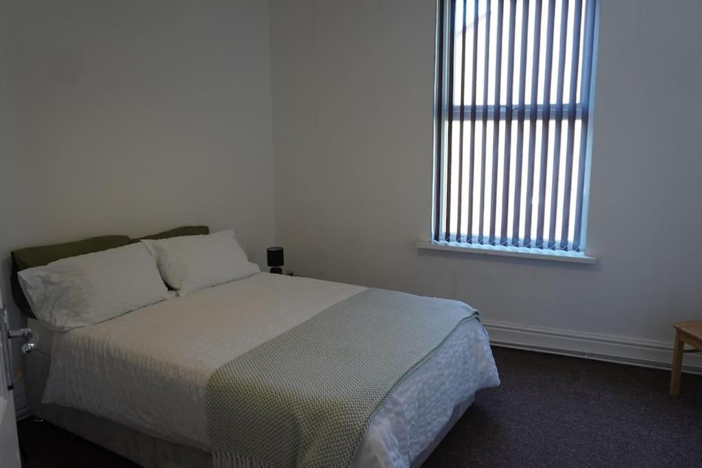 Apartment Two Spacious Bedroom Flat - Only 400 Yards From Lfc Stadium Liverpool