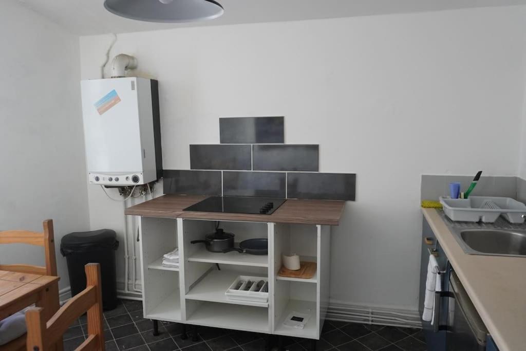Two Spacious Bedroom Flat - Only 400 Yards From Lfc Stadium