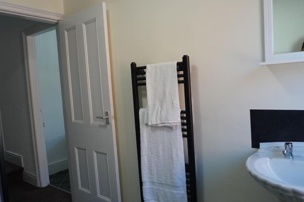 Two Spacious Bedroom Flat - Only 400 Yards From Lfc Stadium Apartment Liverpool