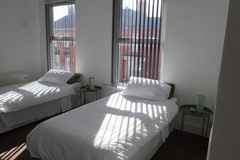 Two Spacious Bedroom Flat - Only 400 Yards From Lfc Stadium Liverpool